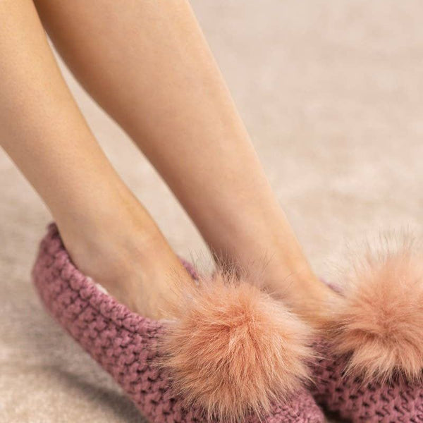 Knitted Slippers with Pom Pom: BLUSH