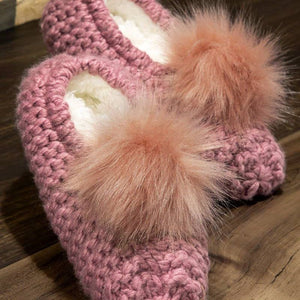 Knitted Slippers with Pom Pom: BLUSH