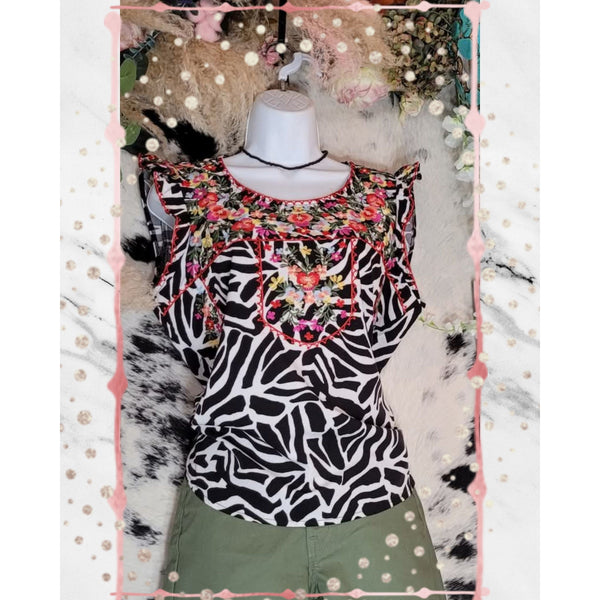 Print Cap Sleeve Top with Round Neckline and Relaxed Fit. Embroidery details on the front